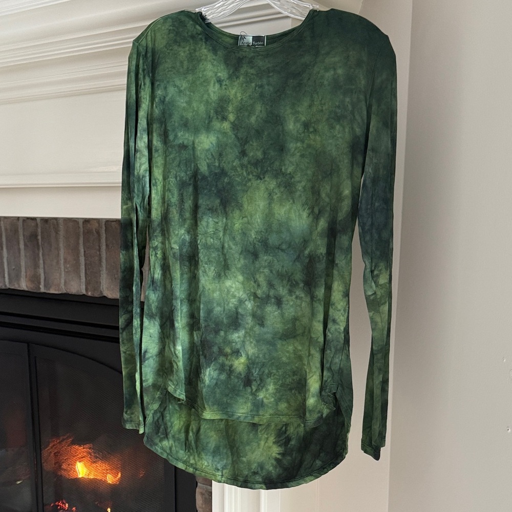 Elegant Forest Green Tie-Dye Long Sleeve Top